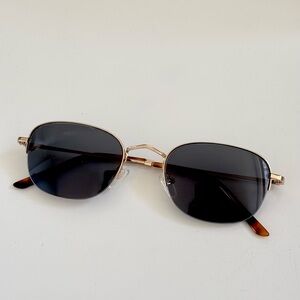 NWT Polarized designer polette sunglasses comes with hard travel case & dust bag